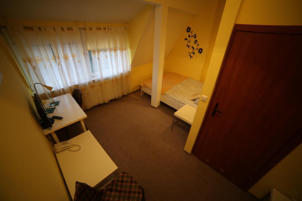 Motel Silver Konstantynow Lodzki Ruang foto